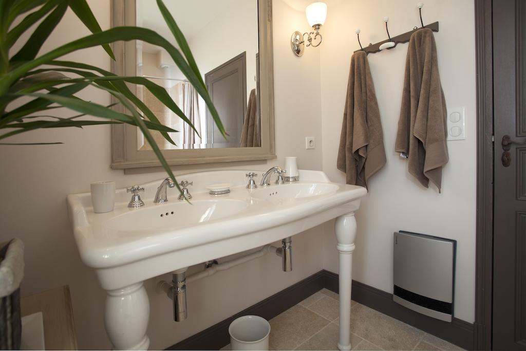 كوندوم Maison D'Hotes De Charme Les Bruhasses الغرفة الصورة